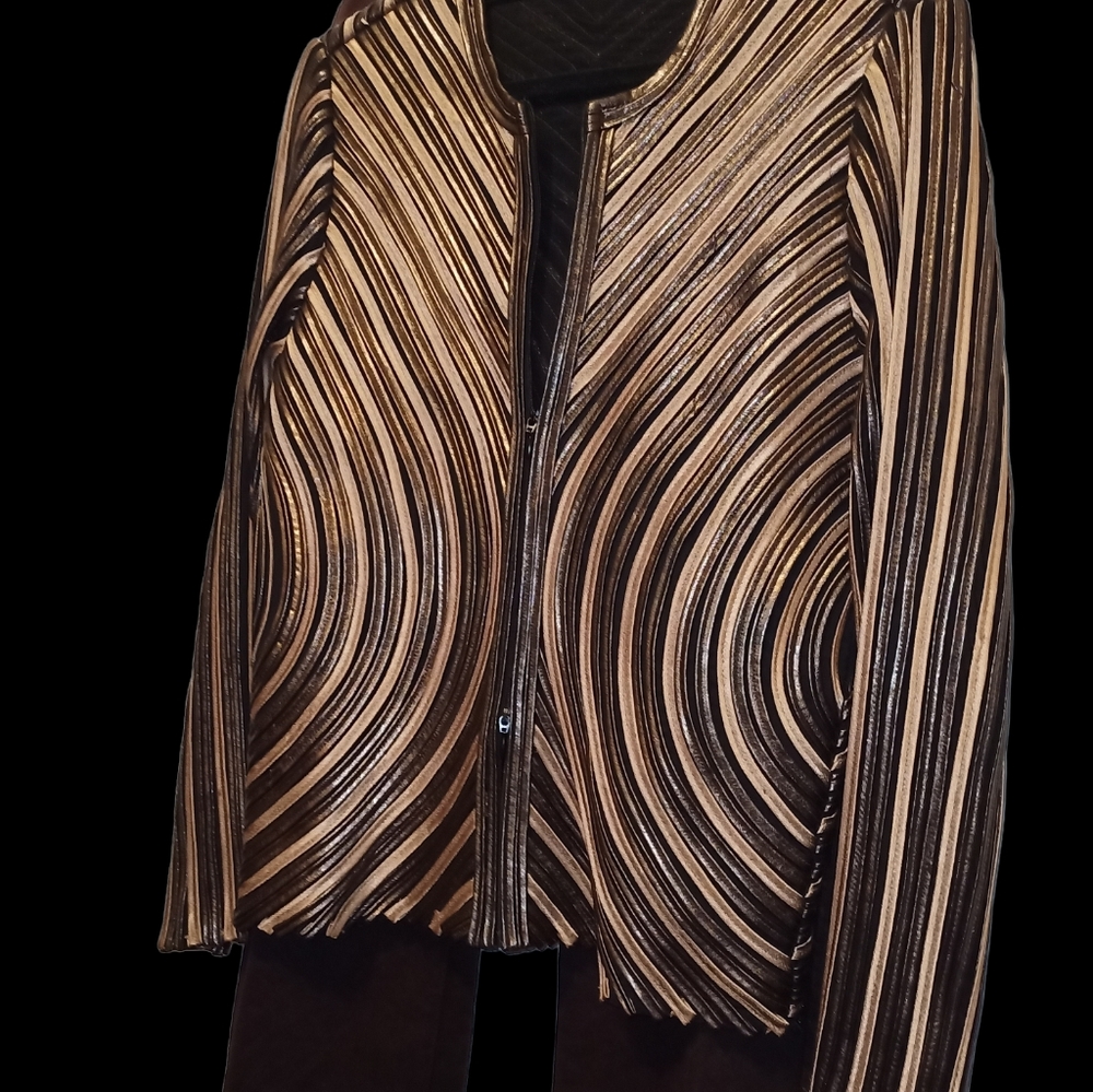 Unique Jacket. - image 3